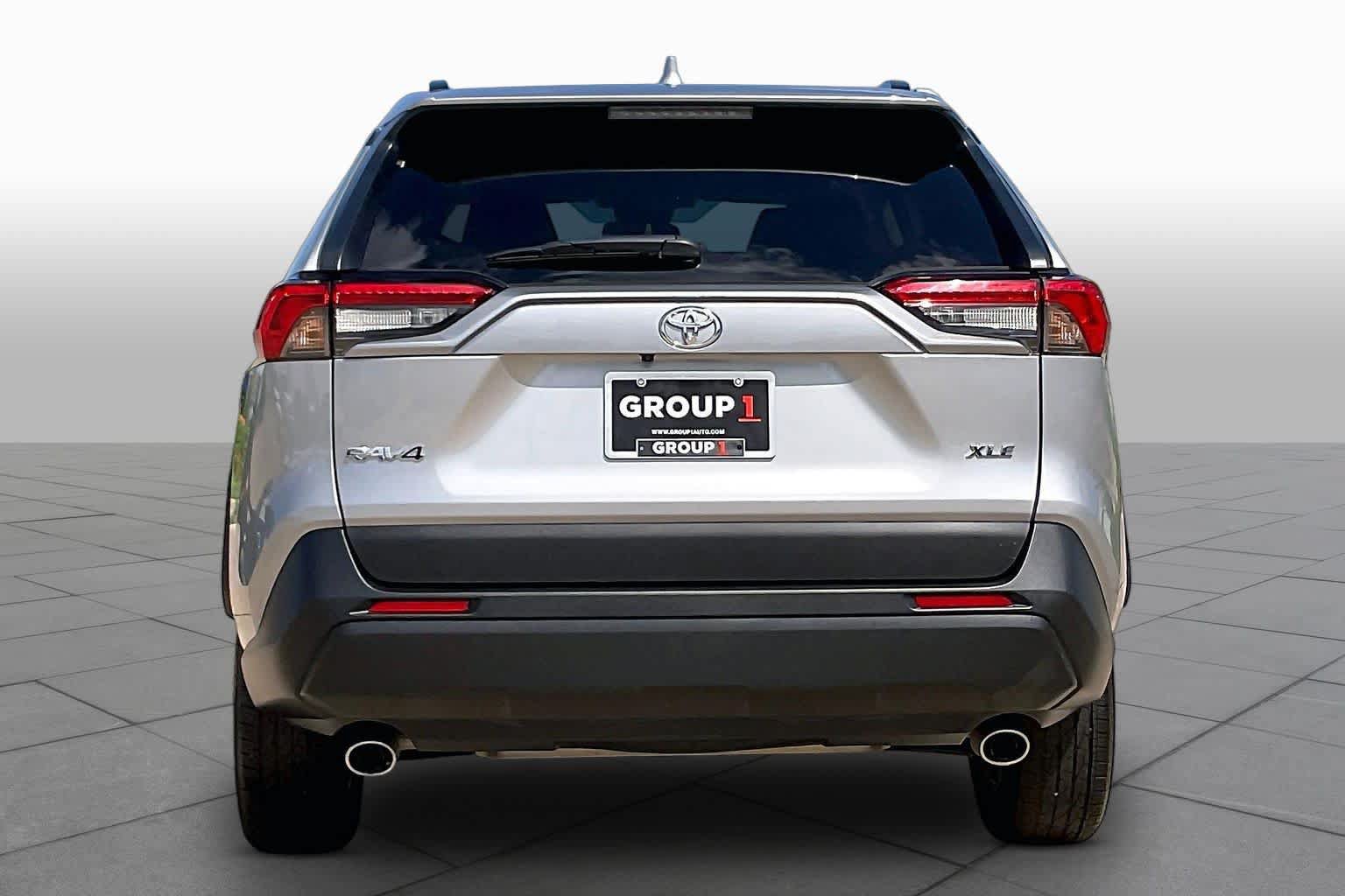 Used 2025 Toyota RAV4 XLE FWD image 5