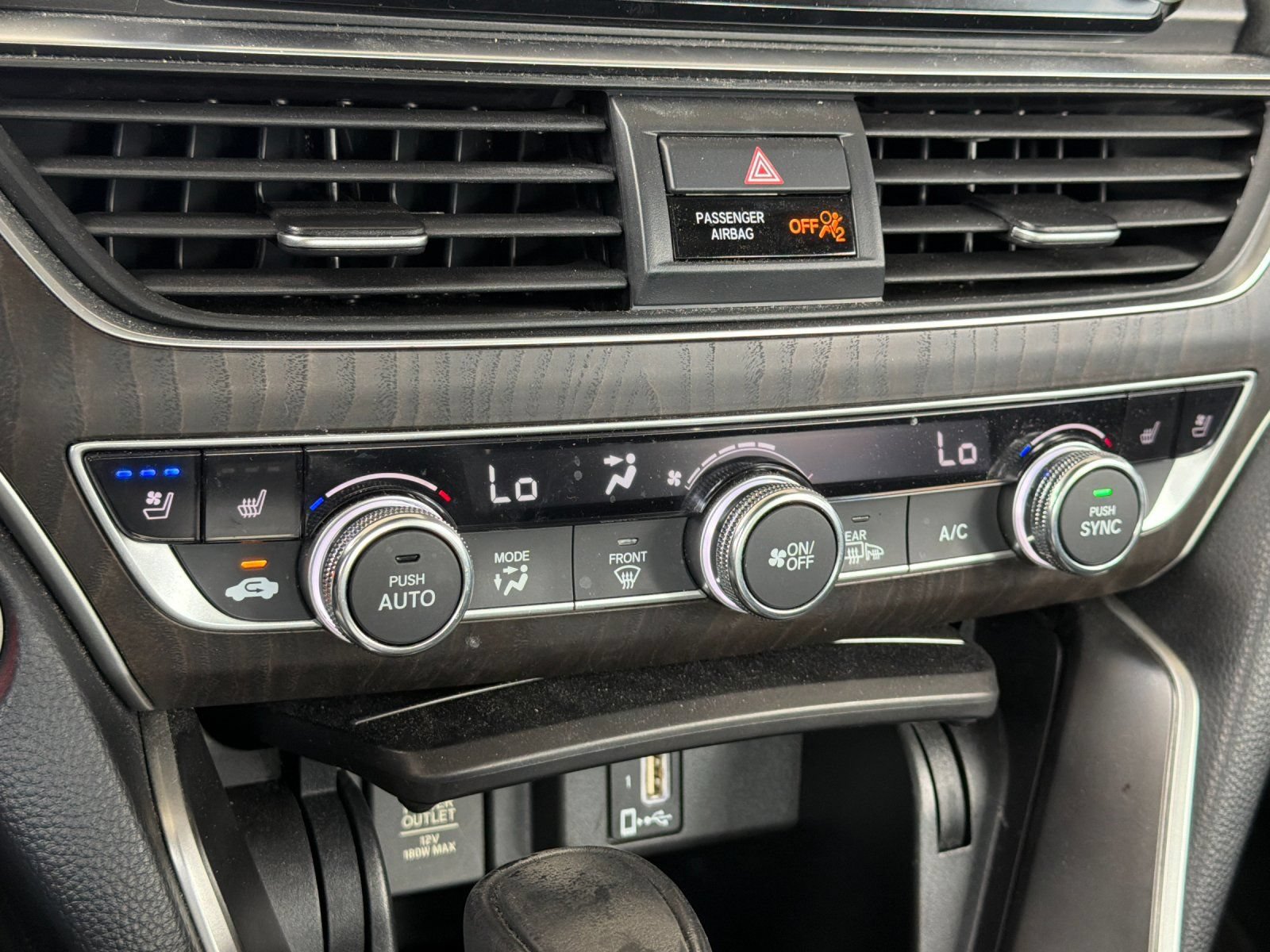 Used 2018 Honda Accord Touring image 19