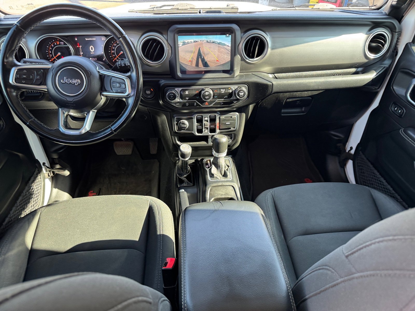 Used 2020 Jeep Wrangler Unlimited Sahara image 25
