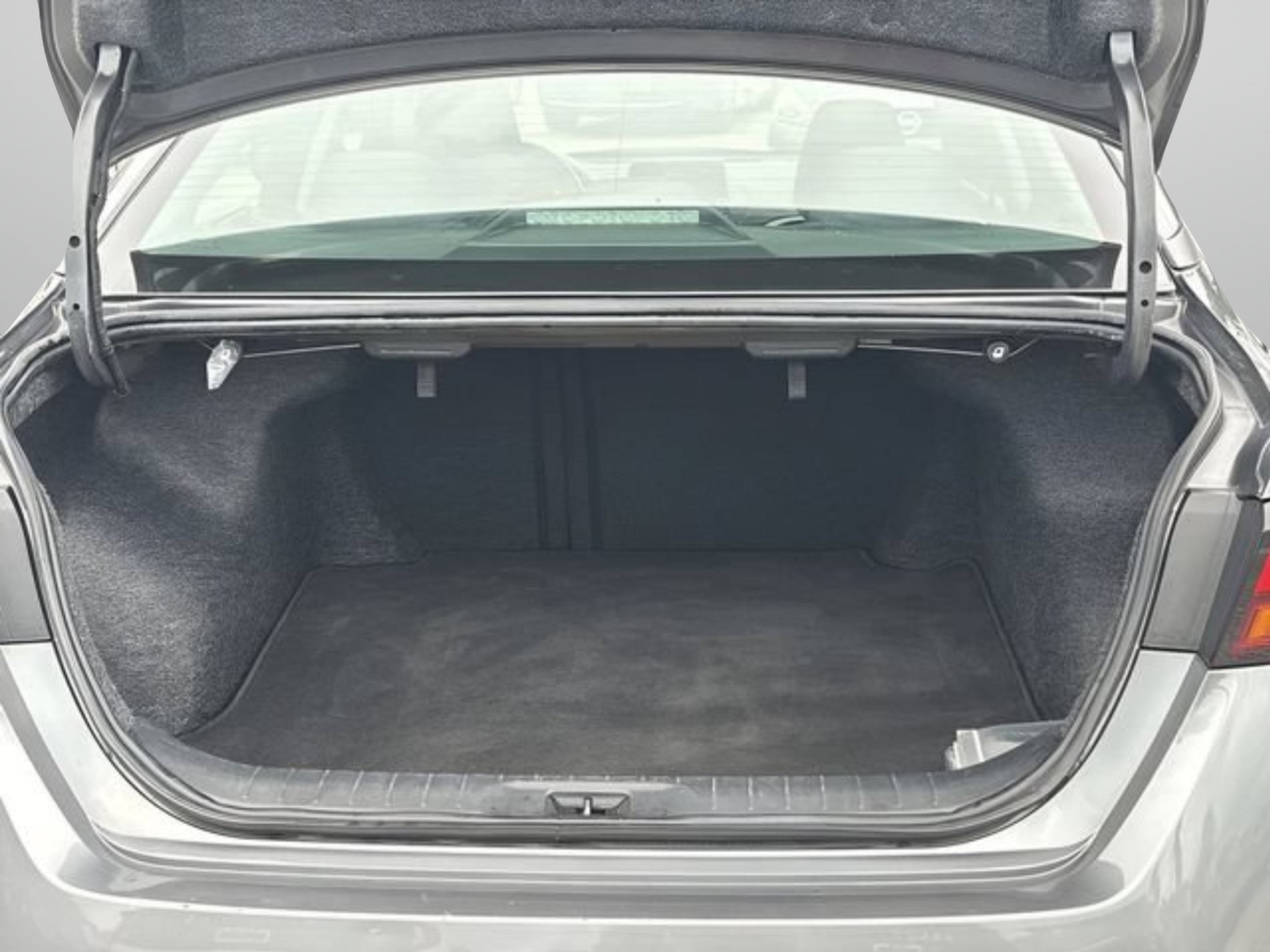 Used 2024 Nissan Altima 2.5 SV FWD image 6