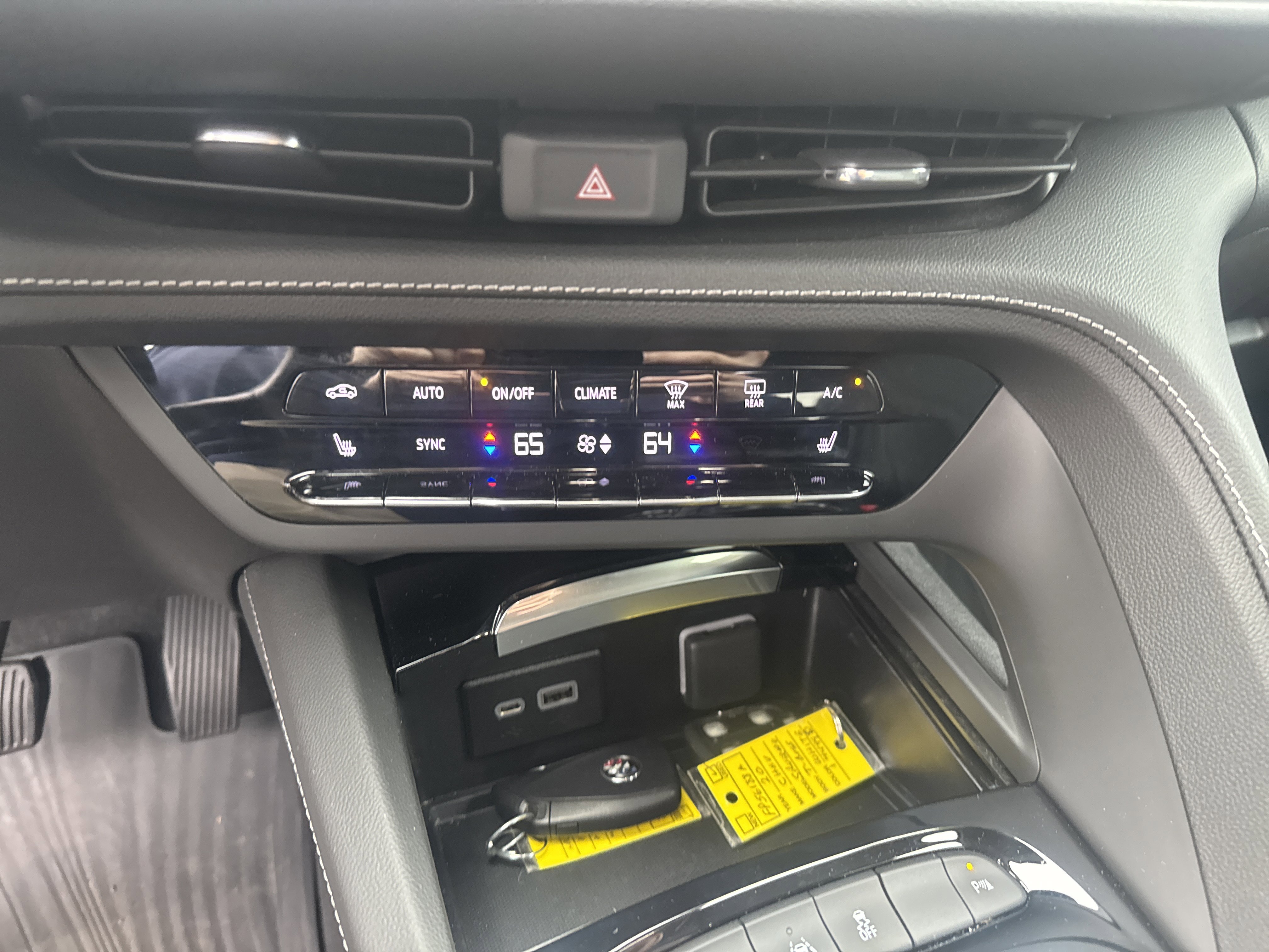 Used 2023 Buick Envision Essence AWD/4WD image 25
