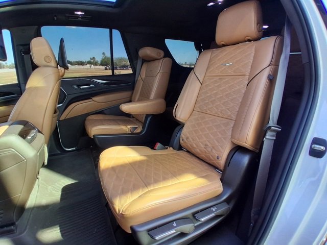 Used 2021 Cadillac Escalade Premium Luxury w/ LPO, Illumination Package image 18