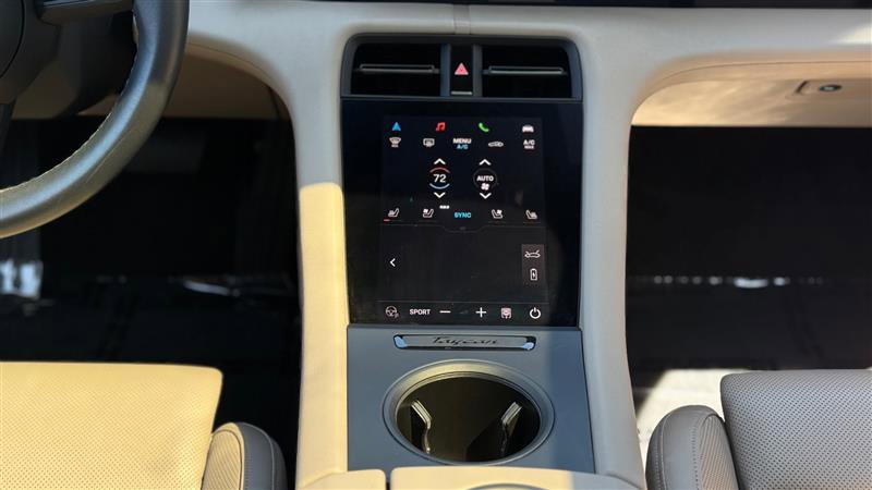 Used 2023 Porsche Taycan image 21