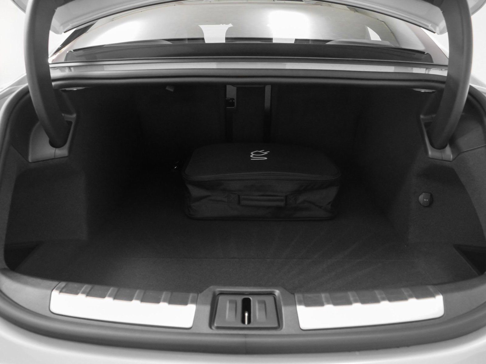 New 2025 Porsche Taycan image 20