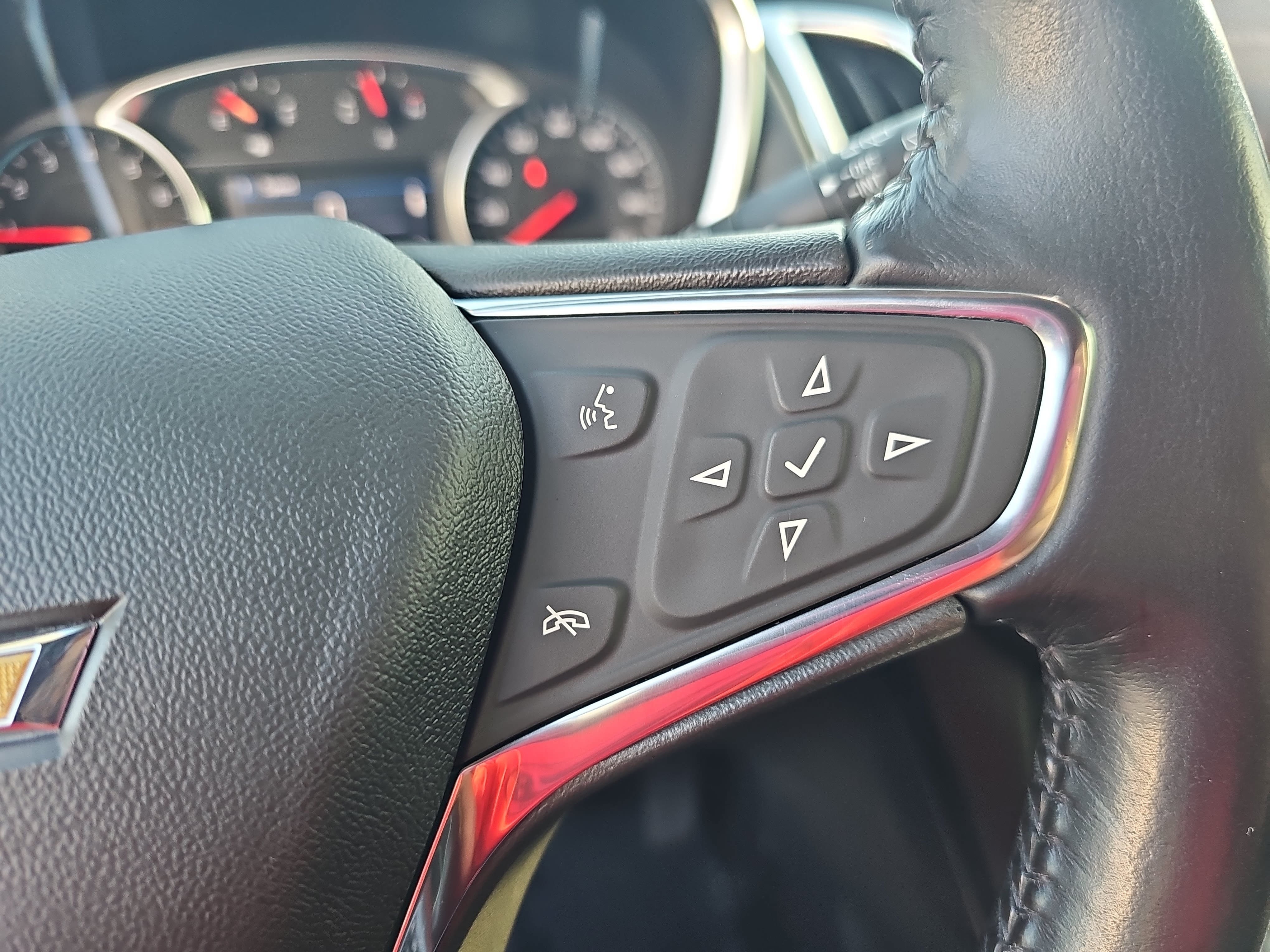 Used 2020 Chevrolet Equinox LT FWD image 19