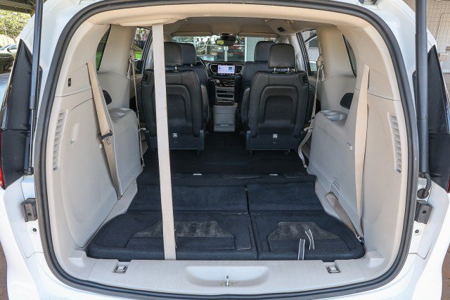 Used 2021 Chrysler Pacifica Touring-L FWD image 32