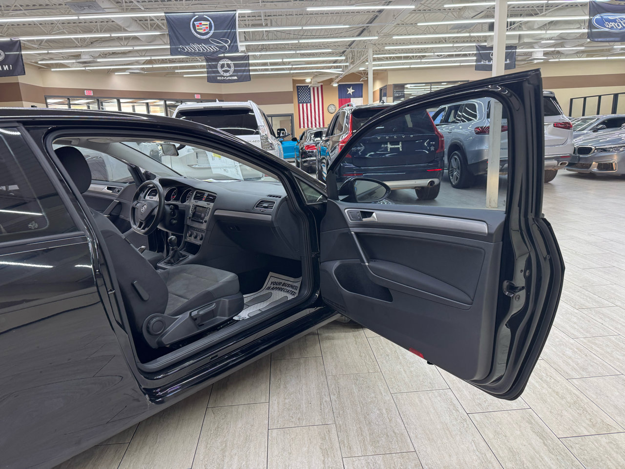 Used 2015 Volkswagen Golf S image 11