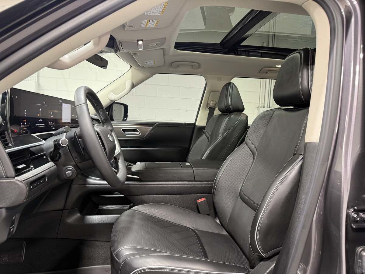 Used 2025 INFINITI QX80 Luxe AWD/4WD image 16