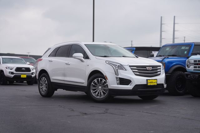 Used 2018 Cadillac XT5 Luxury w/ Driver Awareness Package FWD image 2