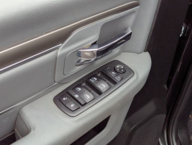 Used 2017 RAM 1500 Classic SLT w/ SLT Plus D￩cor Group image 11