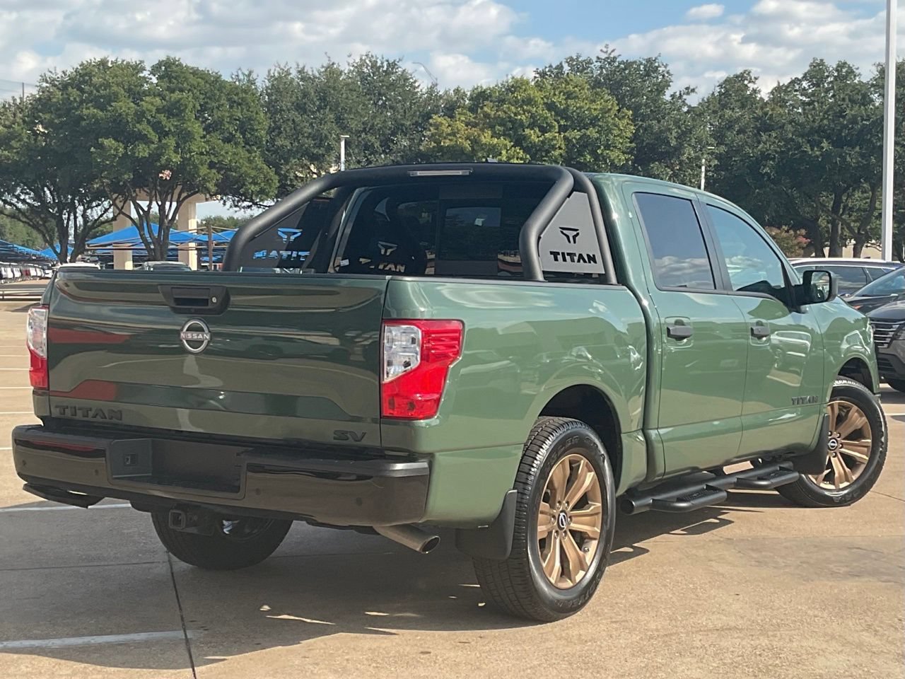 Used 2024 Nissan Titan SV w/ SV Bronze Edition Package RWD image 4