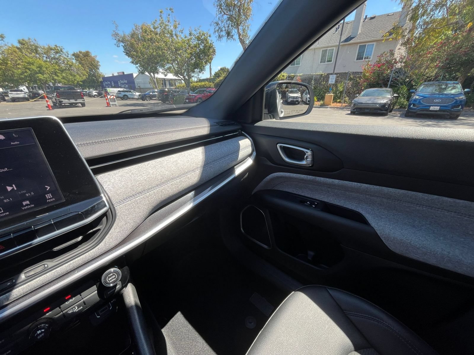 Used 2025 Jeep Compass Latitude AWD/4WD image 35