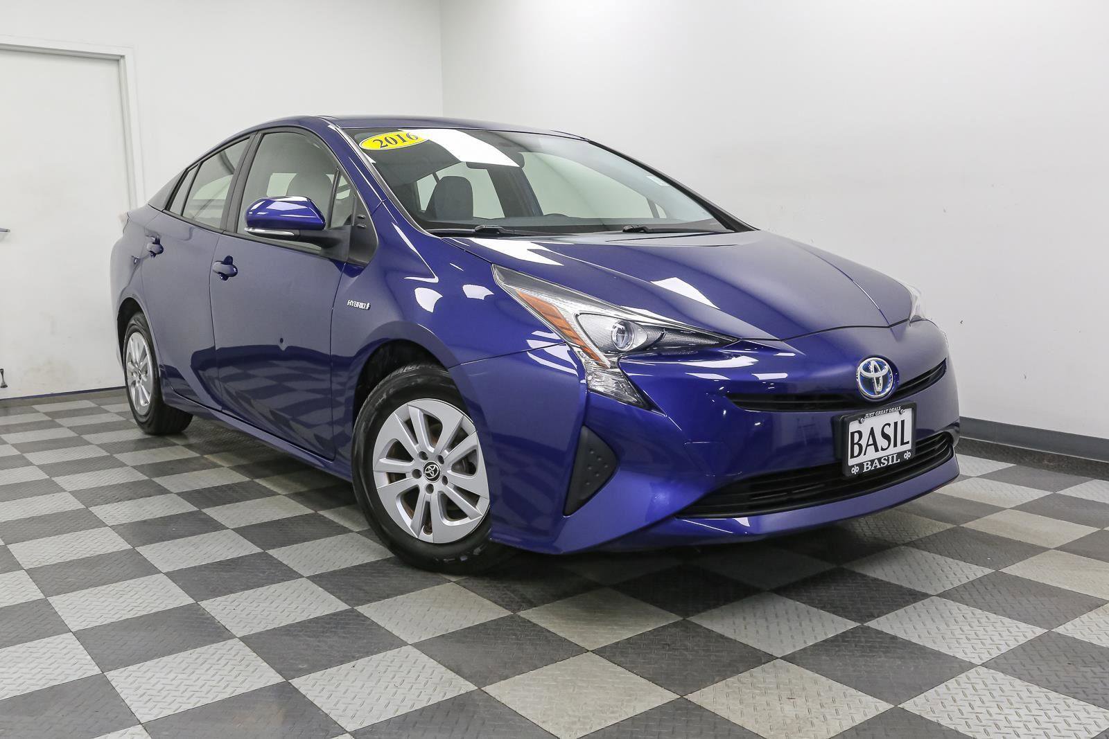 Used 2016 Toyota Prius Two FWD image 2
