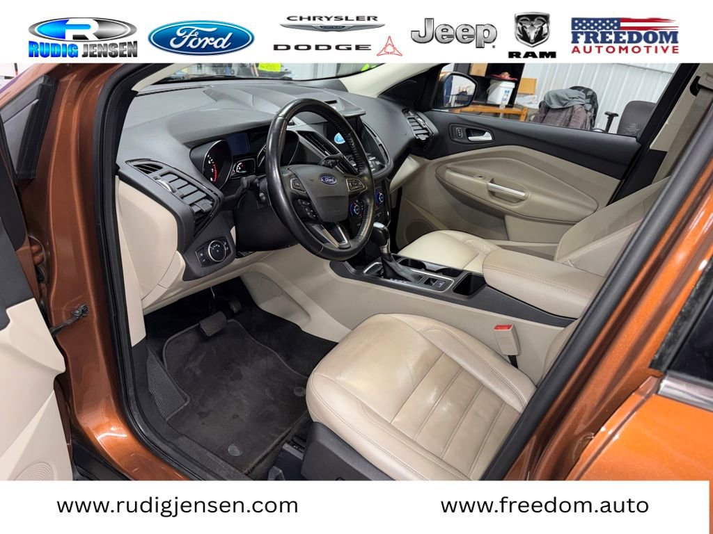 Used 2017 Ford Escape Titanium image 9