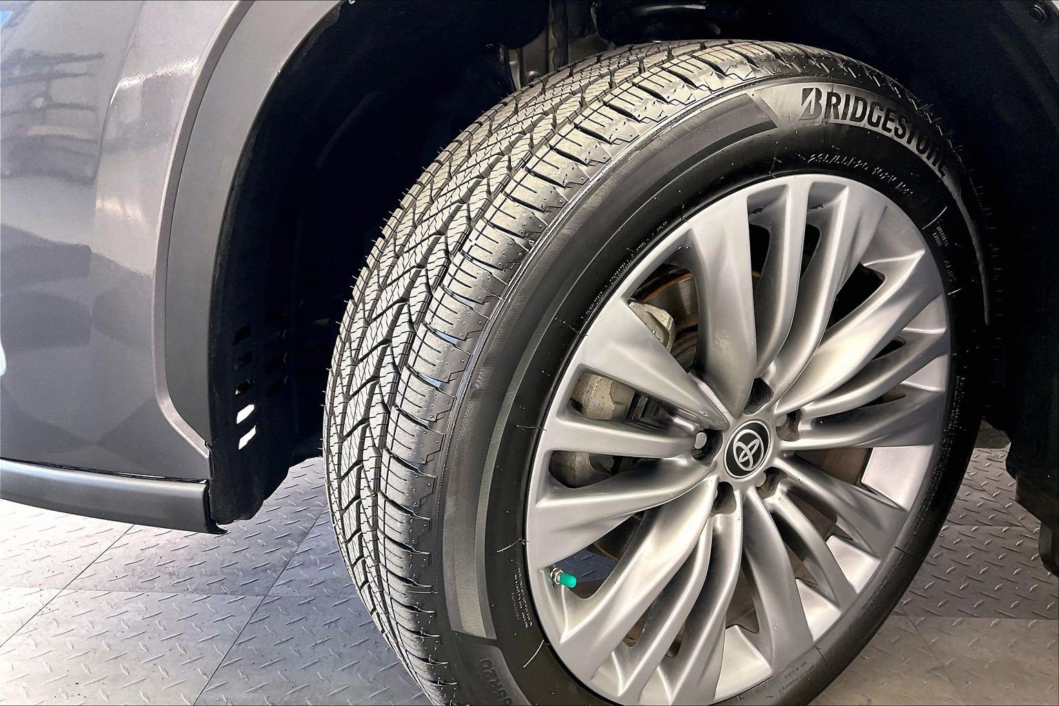 Used 2022 Toyota Highlander Platinum FWD image 34