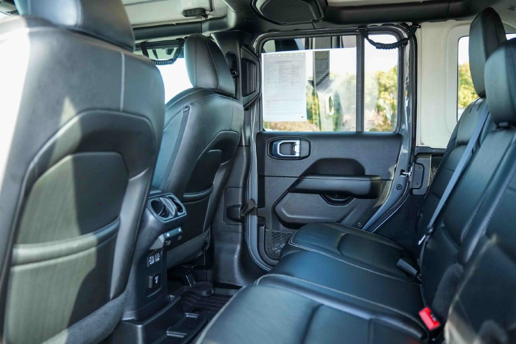 Used 2021 Jeep Wrangler Unlimited Sahara AWD/4WD image 18