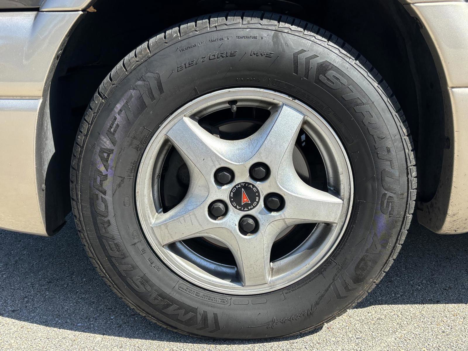 Used 2002 Pontiac Montana Extended w/ Premium Seating Pkg image 38