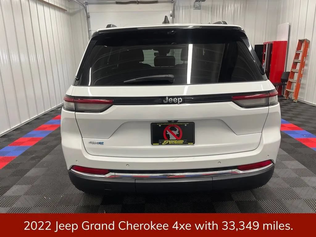 Used 2022 Jeep Grand Cherokee Limited 4xe w/ Luxury Tech Group II AWD/4WD image 3