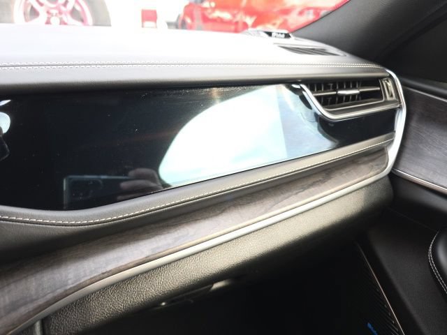 Used 2023 Jeep Grand Cherokee Overland w/ Luxury Tech Group IV AWD/4WD image 17
