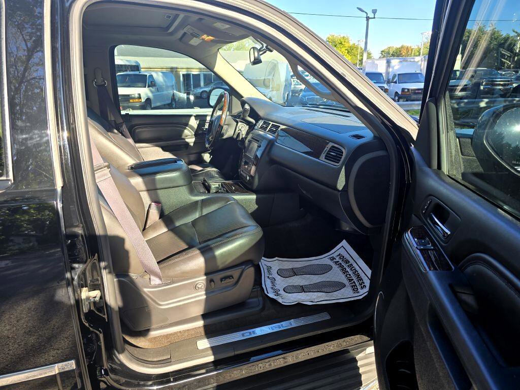 Used 2013 GMC Yukon XL Denali image 15