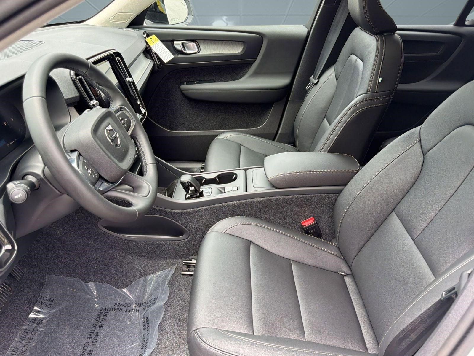 New 2026 Volvo XC40 B5 Core w/ Climate Package AWD/4WD image 5
