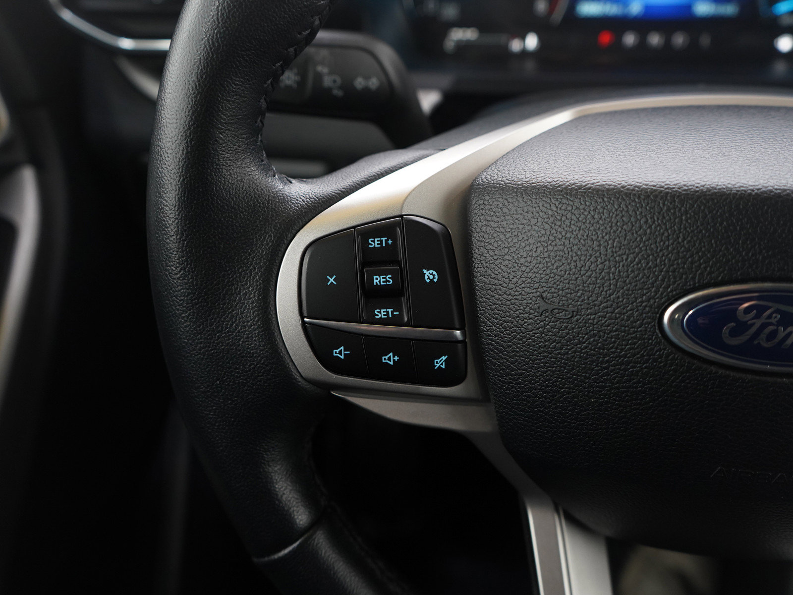 Used 2024 Ford Explorer XLT image 26