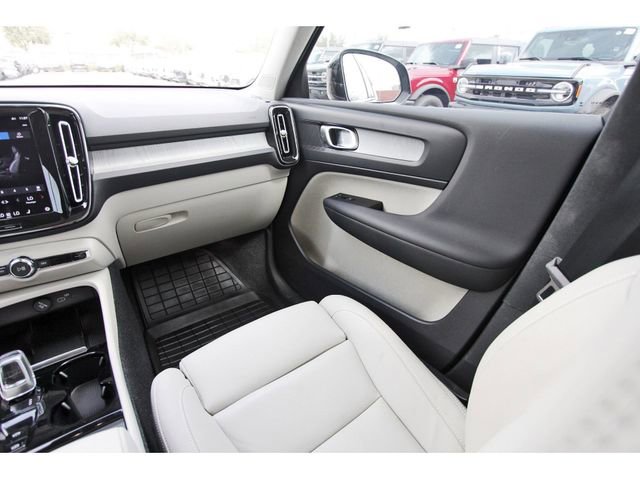 Used 2025 Volvo XC40 B5 Plus w/ Protection Package Premier image 9