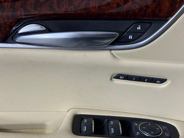 Used 2017 Cadillac XT5 Luxury w/ Driver Awareness Package FWD image 16