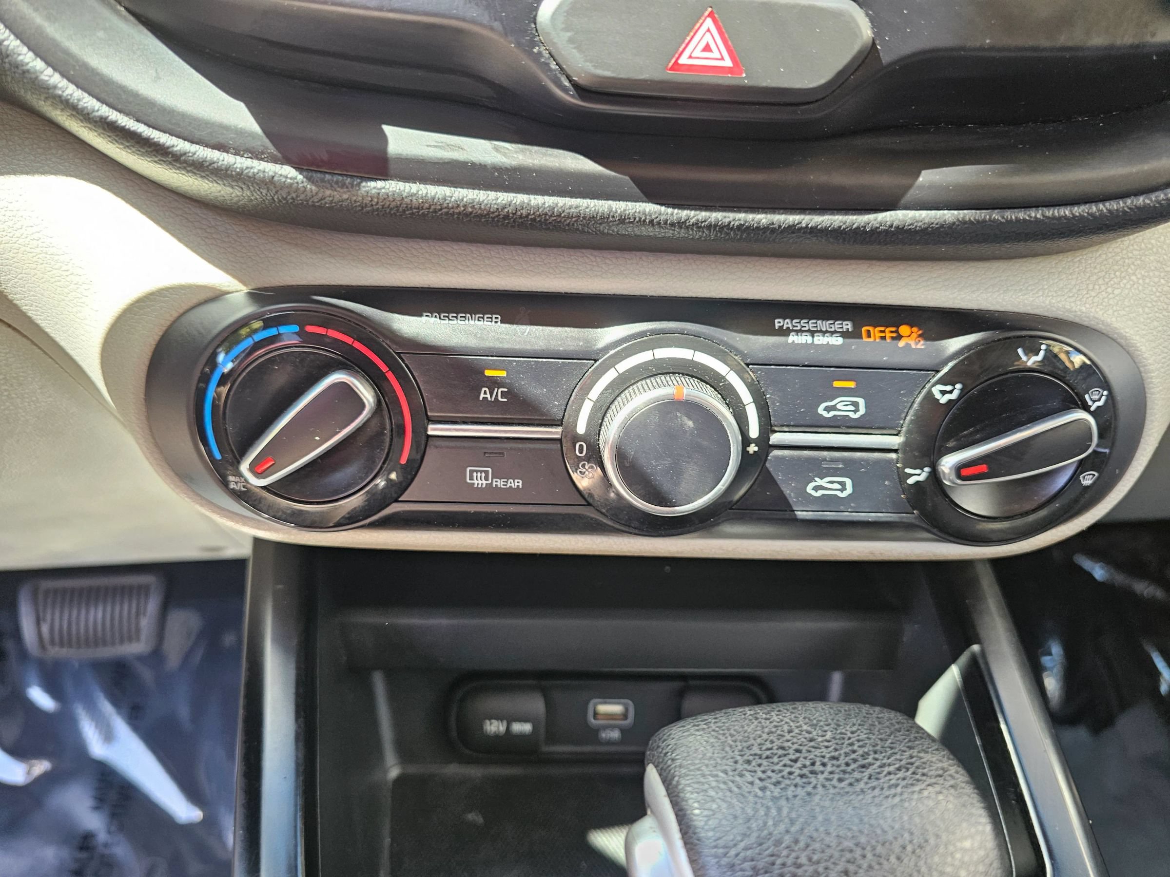 Used 2023 Kia Soul LX FWD image 14