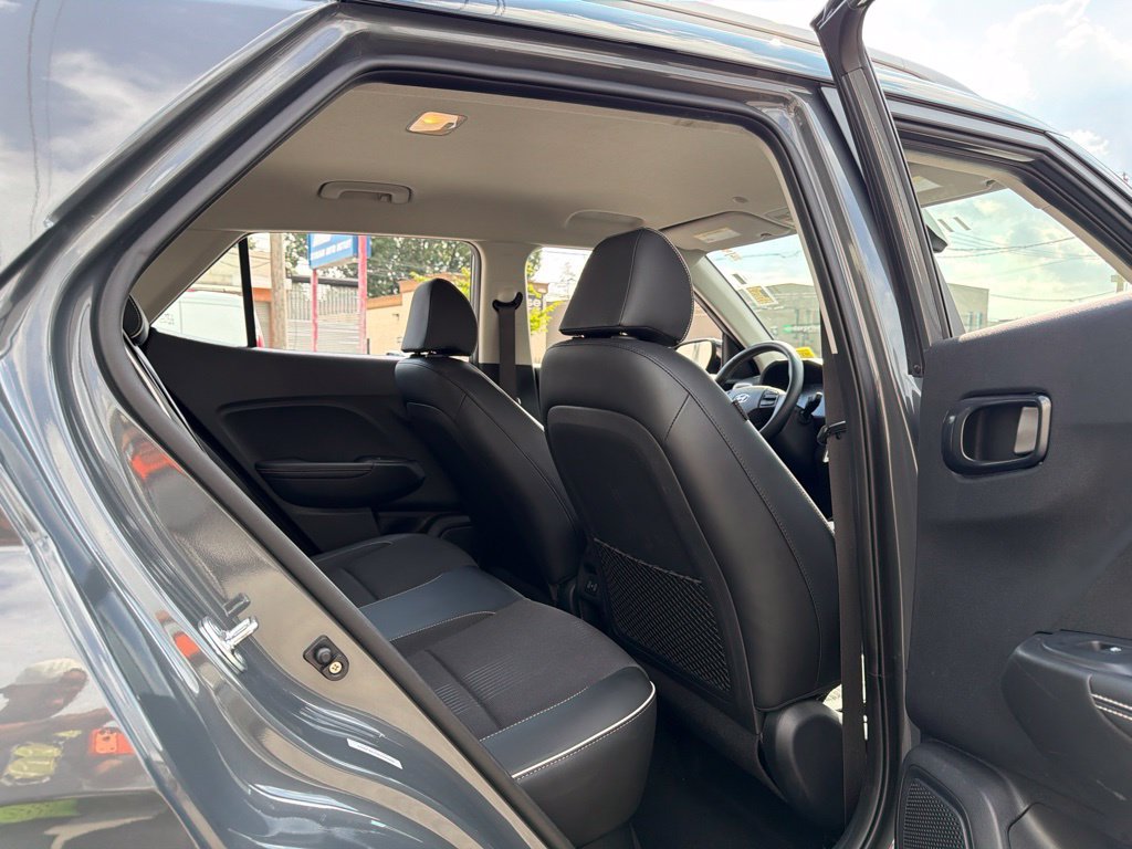 Used 2025 Hyundai Venue Limited FWD image 15