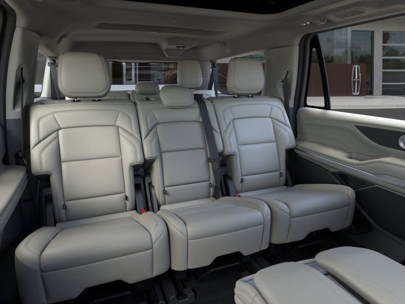 New 2026 Lincoln Navigator L Reserve AWD/4WD image 11
