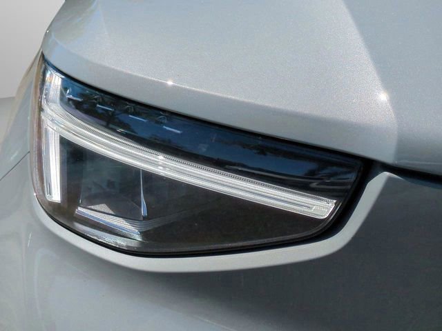 Certified 2025 Volvo XC40 B5 Core AWD/4WD image 30