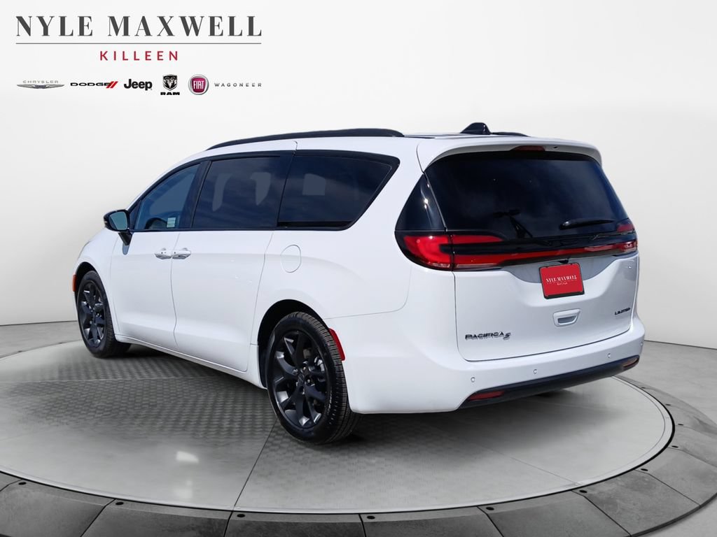 New 2027 Chrysler Pacifica Limited FWD image 14