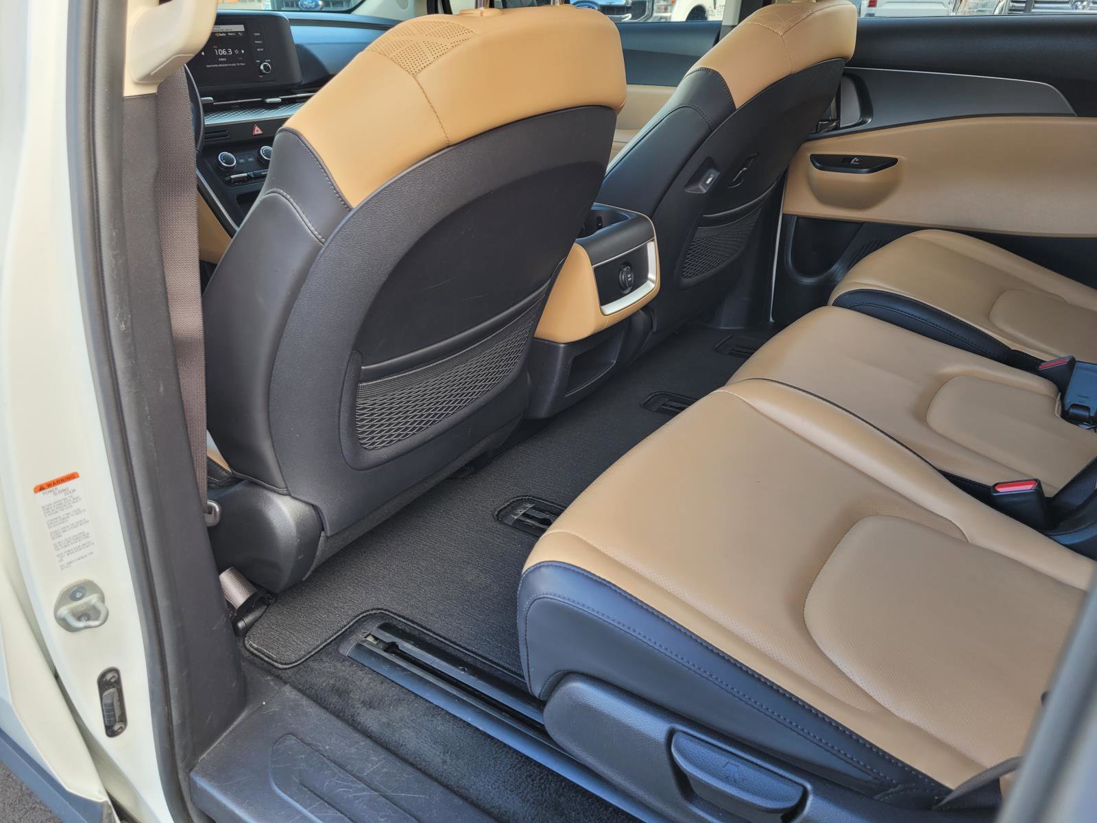 Used 2024 Kia Carnival LX image 14