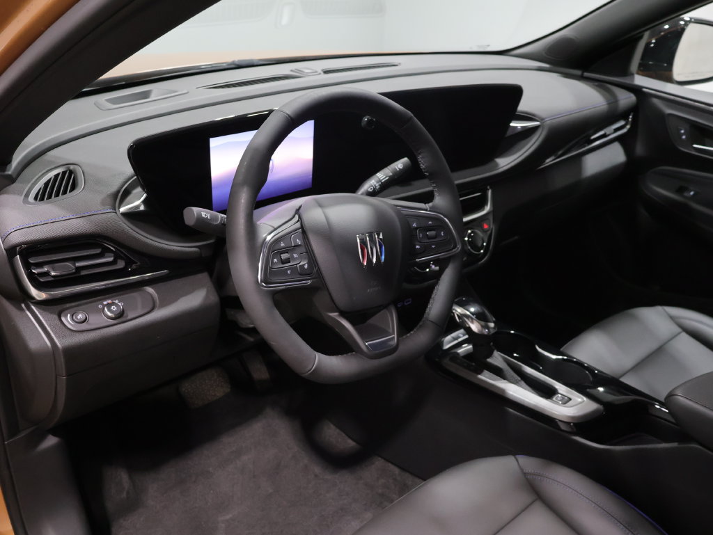 Used 2024 Buick Envista Sport Touring w/ Convenience I Package FWD image 17
