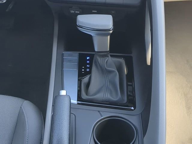 Used 2025 Hyundai Elantra SE image 17