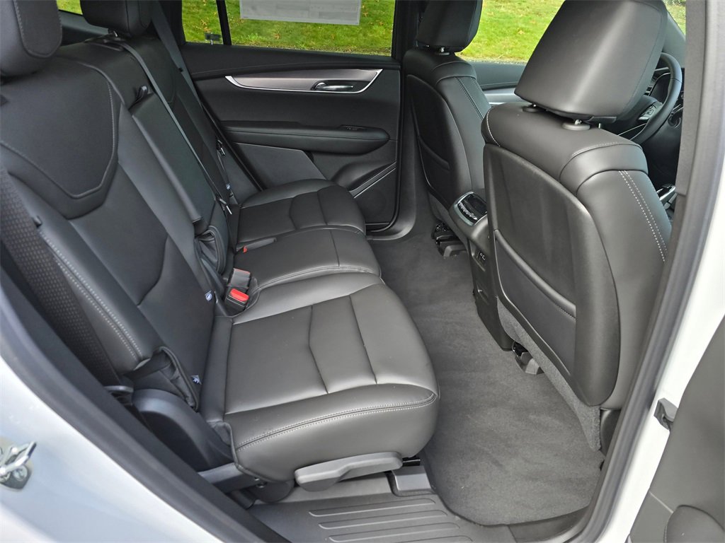 New 2025 Cadillac XT6 Luxury image 14