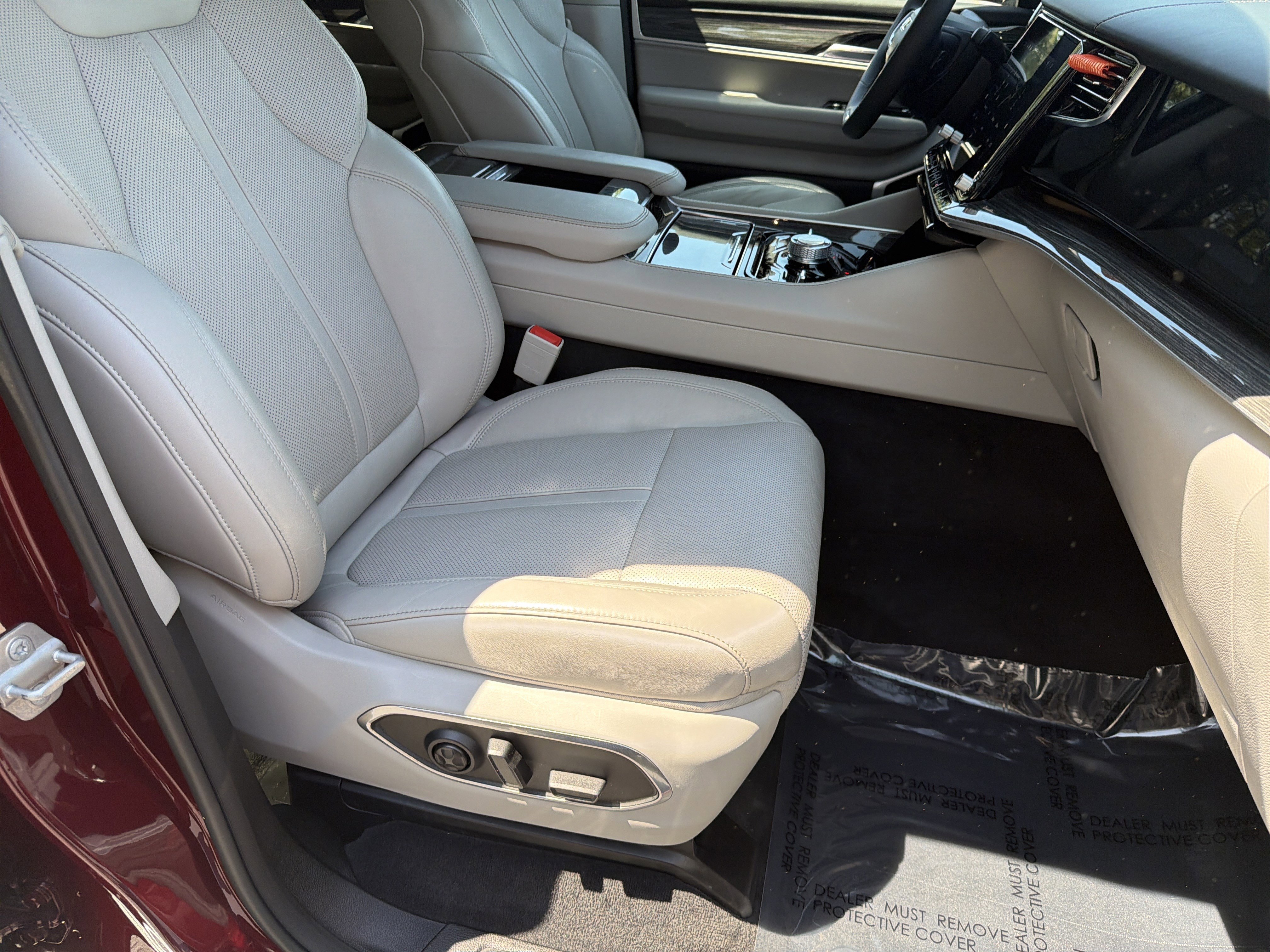 Used 2022 Jeep Wagoneer Series III w/ Premium Group I AWD/4WD image 22