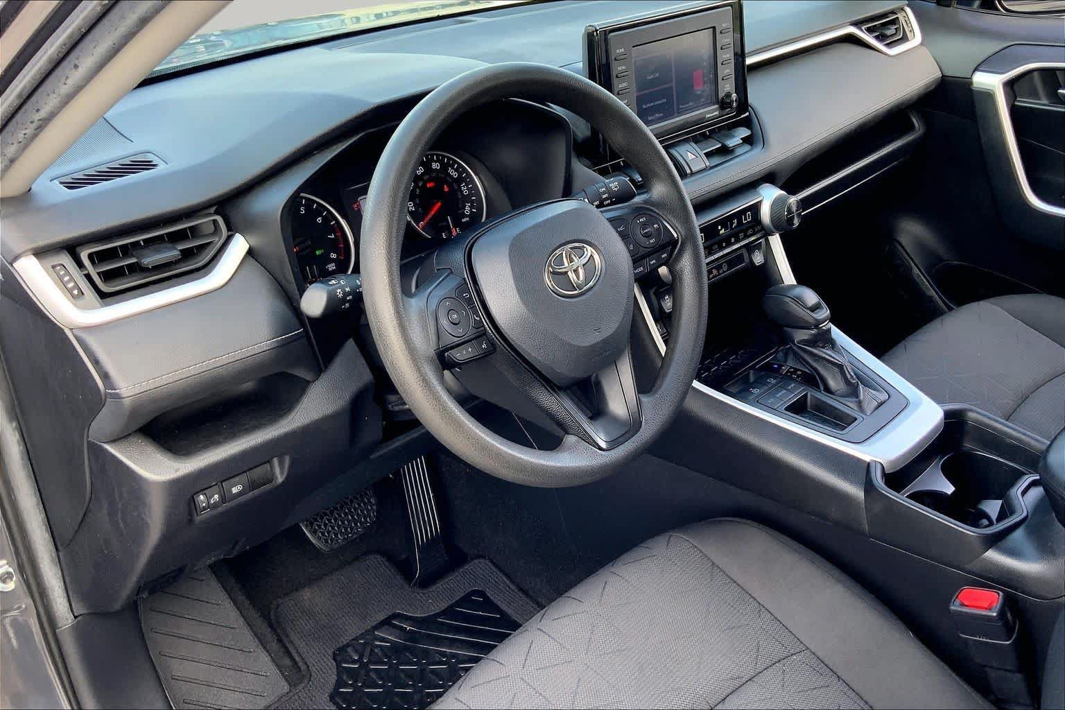 Used 2021 Toyota RAV4 XLE FWD image 17