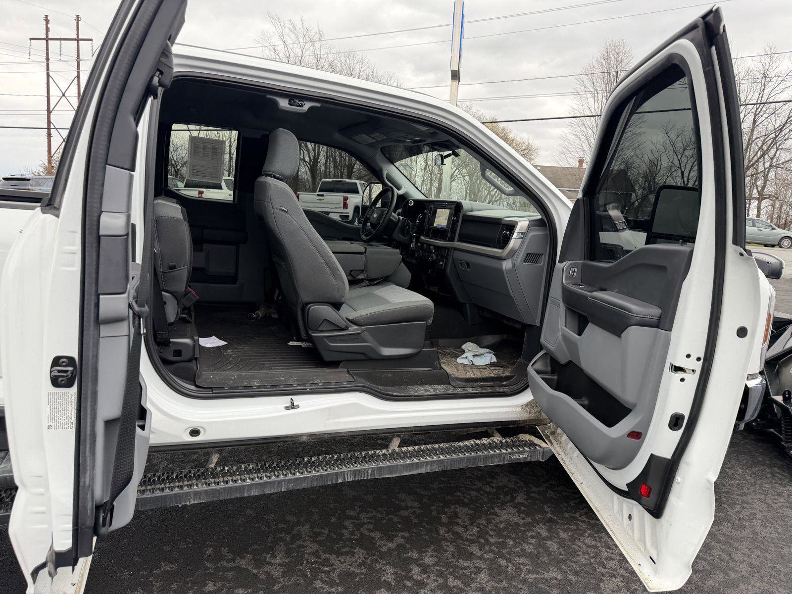 Used 2025 Ford F350 XLT w/ FX4 Off-Road Package AWD/4WD image 9