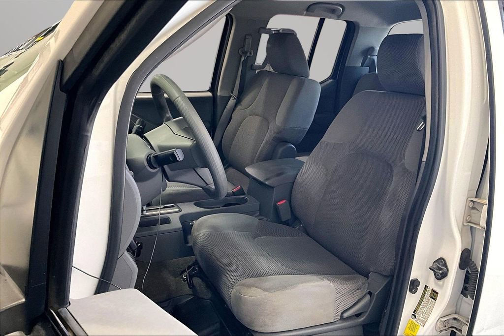 Used 2010 Nissan Frontier SE image 20