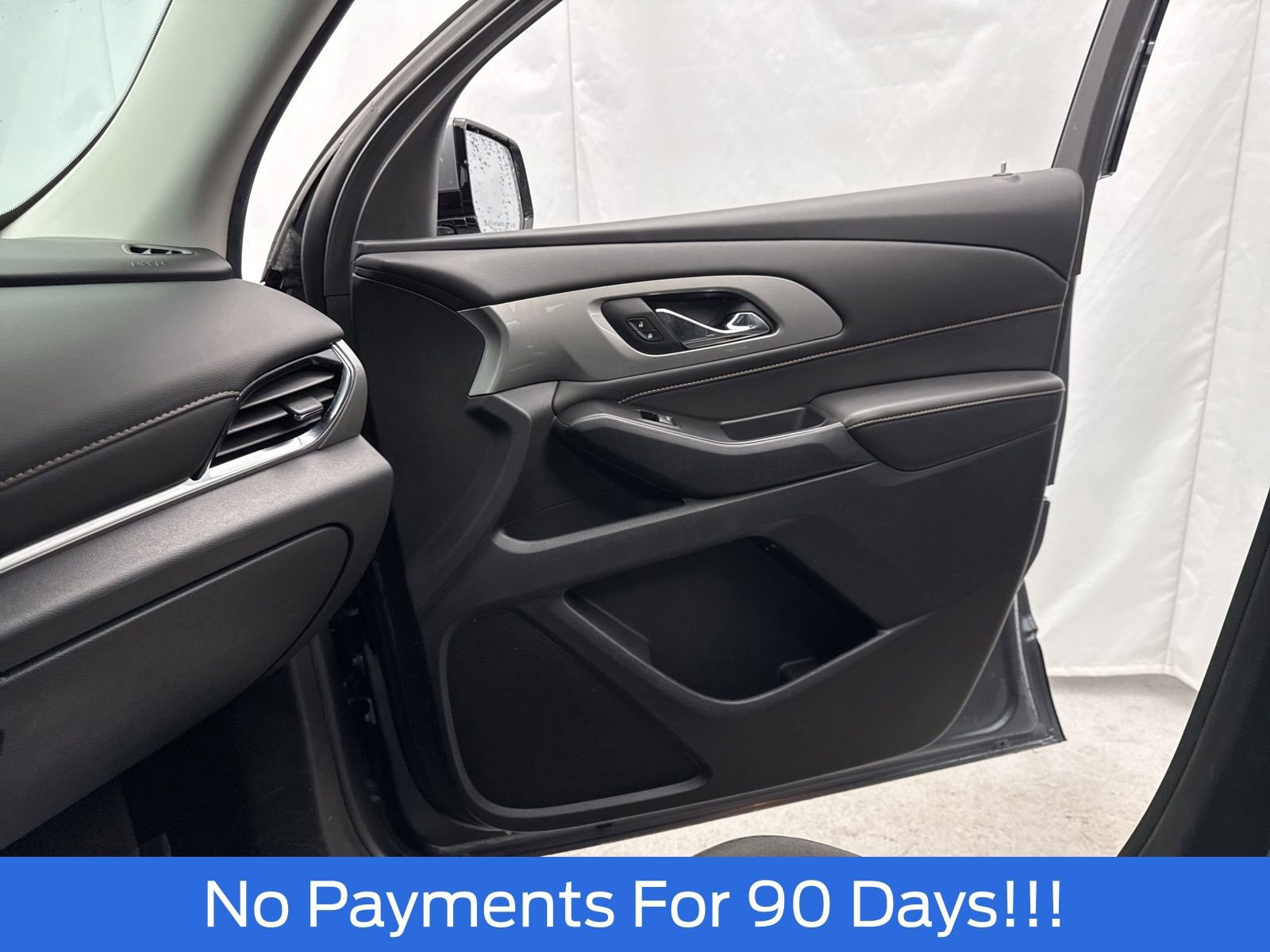 Used 2020 Chevrolet Traverse LT image 22