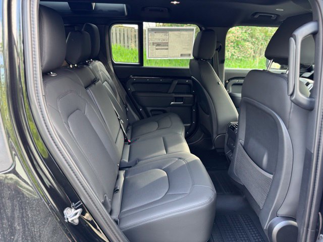 New 2026 Land Rover Defender 110 X-Dynamic SE AWD/4WD image 17