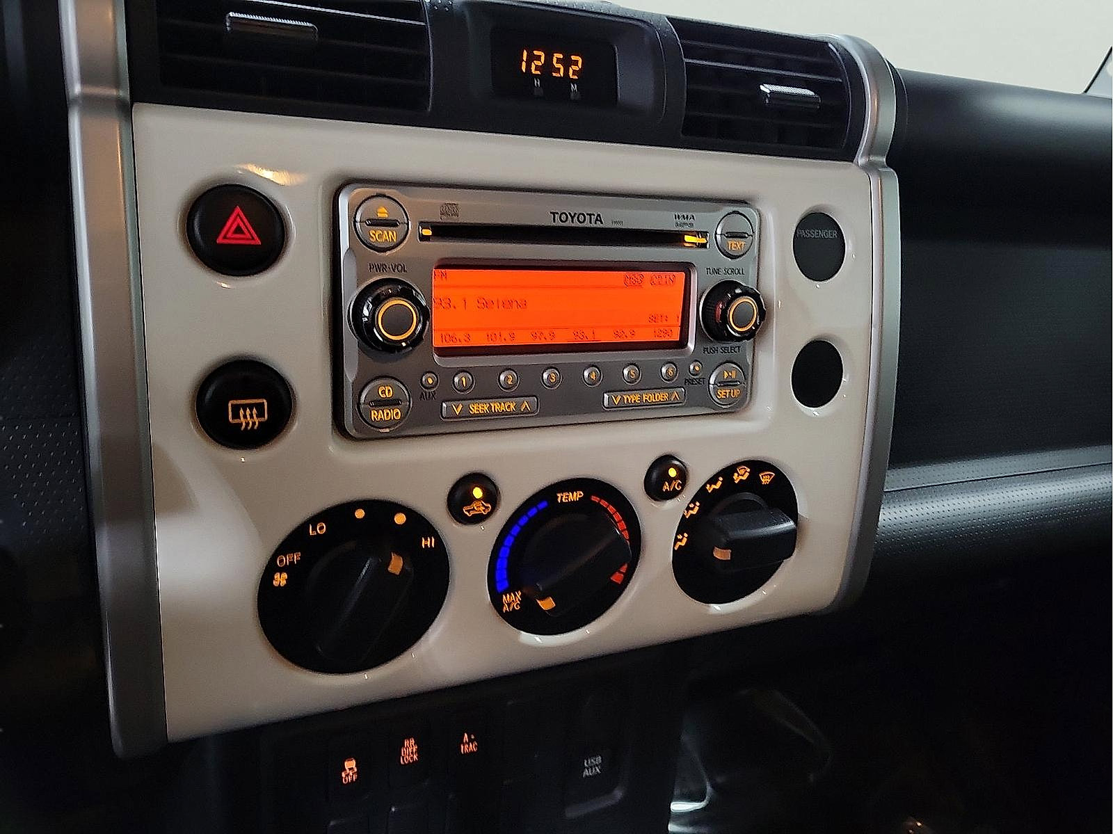 Used 2012 Toyota FJ Cruiser 4WD image 13