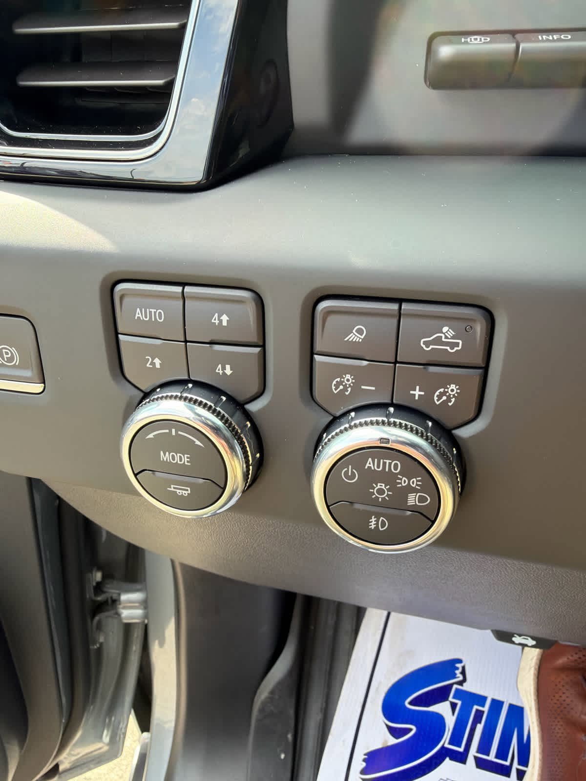 Used 2024 GMC Sierra 1500 AT4 w/ Technology Package AWD/4WD image 17