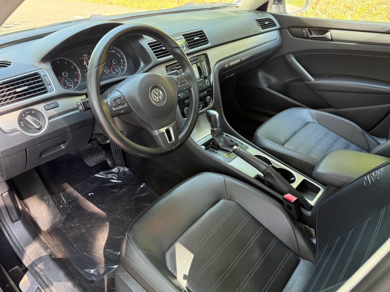 Used 2015 Volkswagen Passat 1.8T SE FWD image 11