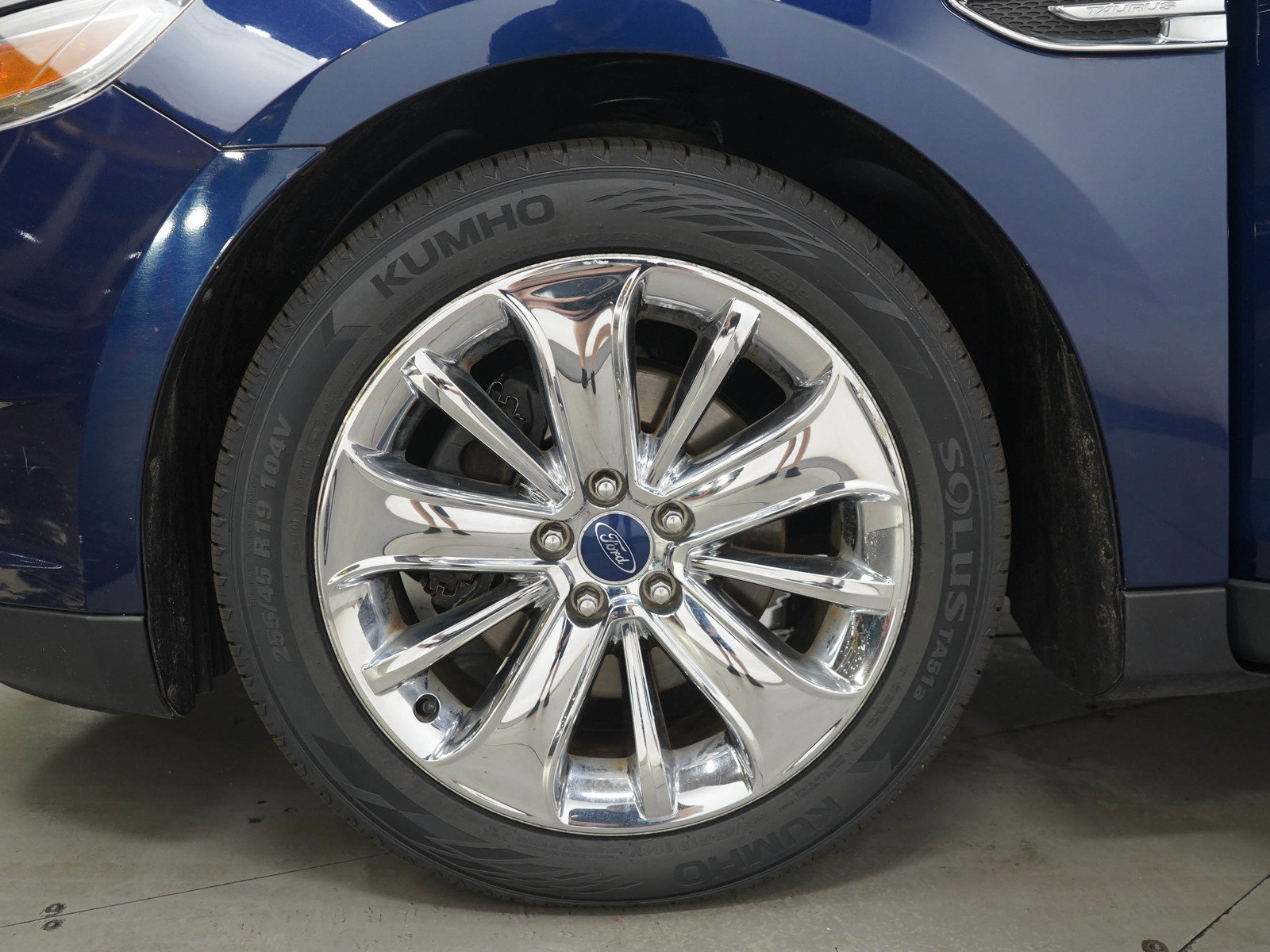 Used 2012 Ford Taurus Limited FWD image 28