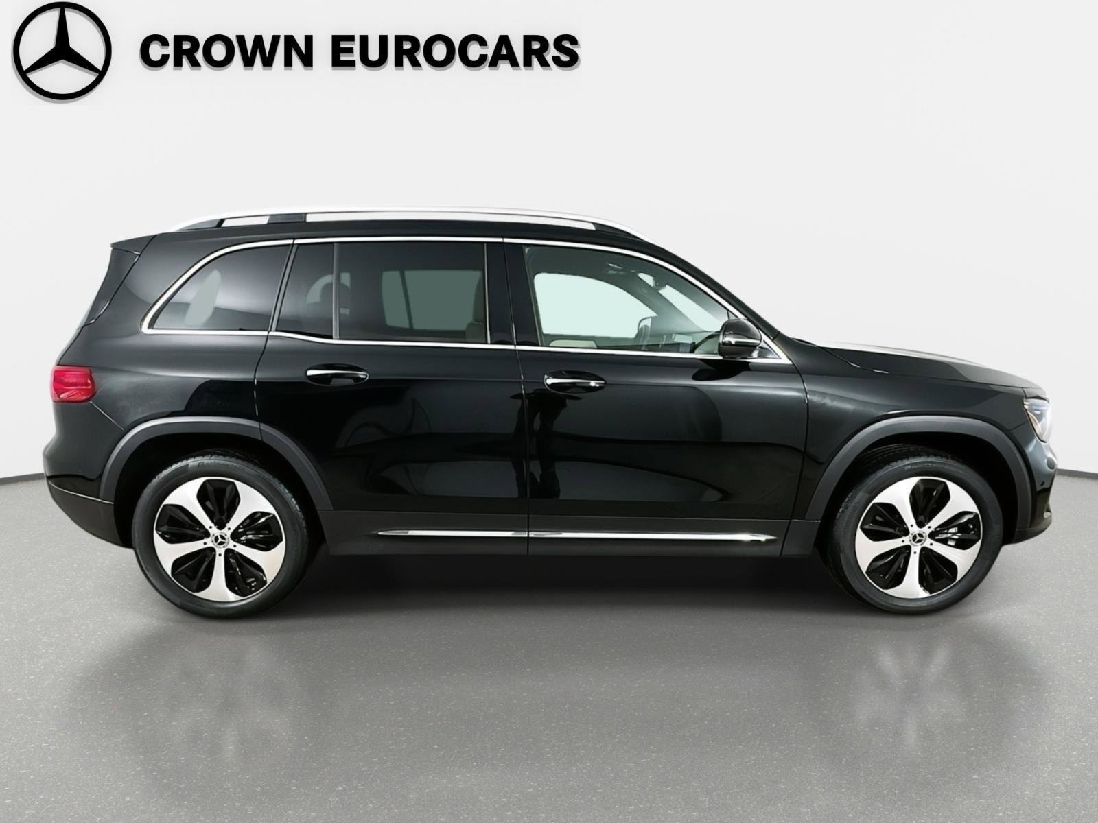 Used 2025 Mercedes-Benz GLB 250 4MATIC image 4