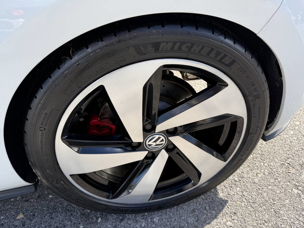 Used 2018 Volkswagen GTI SE image 16