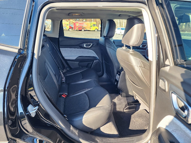 Certified 2022 Jeep Compass Latitude w/ Sun and Sound Group image 27